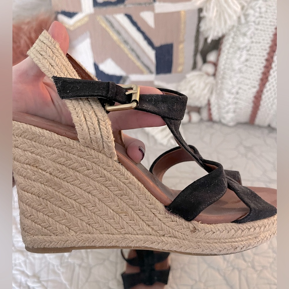 Skechers Black and Tan Espadrille Sandler size 9